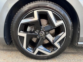 Volkswagen Passat Variant R-Line DSG masáže 2025