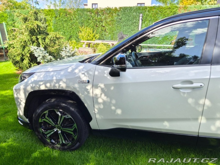 Toyota RAV4 TOVÁRNÍ ZÁRUKA 2027, PHEV 1800