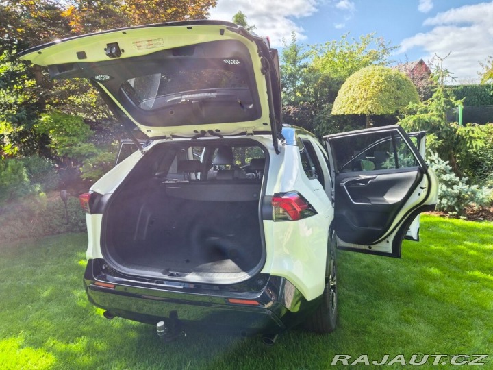 Toyota RAV4 TOVÁRNÍ ZÁRUKA 2027, PHEV 1800