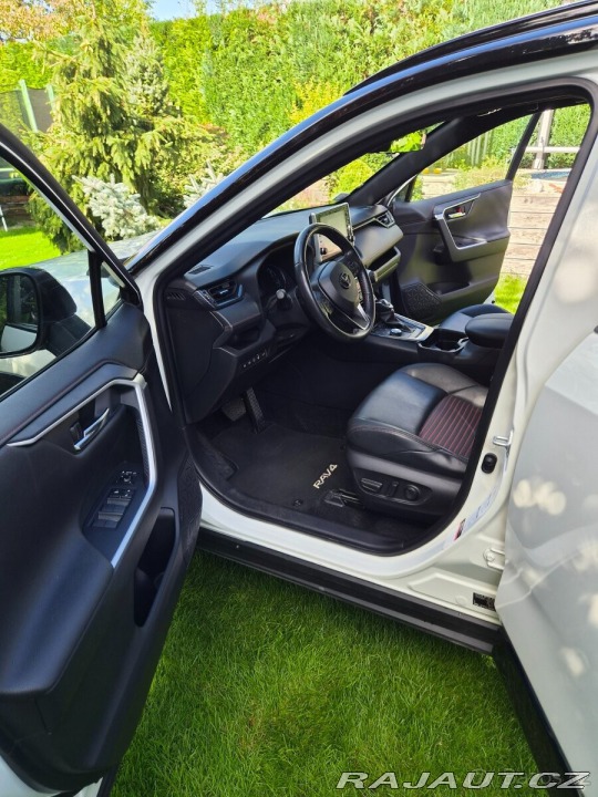 Toyota RAV4 TOVÁRNÍ ZÁRUKA 2027, PHEV 1800