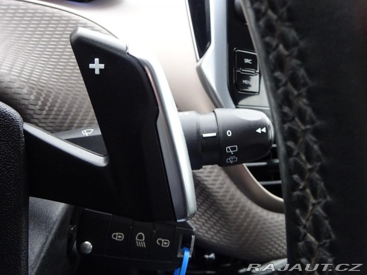 Peugeot 2008 1.2 VTi Allure AUTOMAT SE 2015