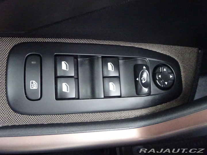 Peugeot 2008 1.2 VTi Allure AUTOMAT SE 2015