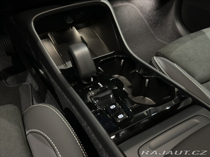Volvo XC40 2,0 B4 Mild Hybrid Ultra 2026