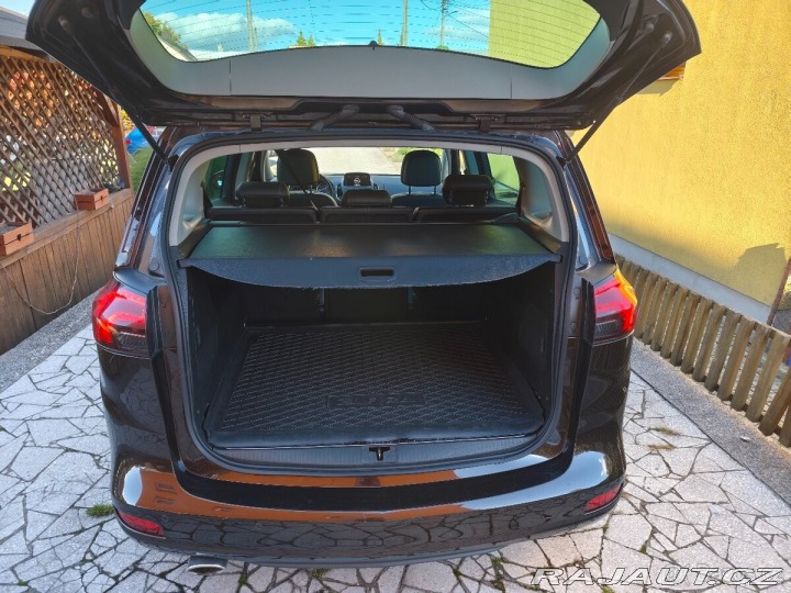 Opel Zafira 1,9 tourer CDTI 121 kW 2012