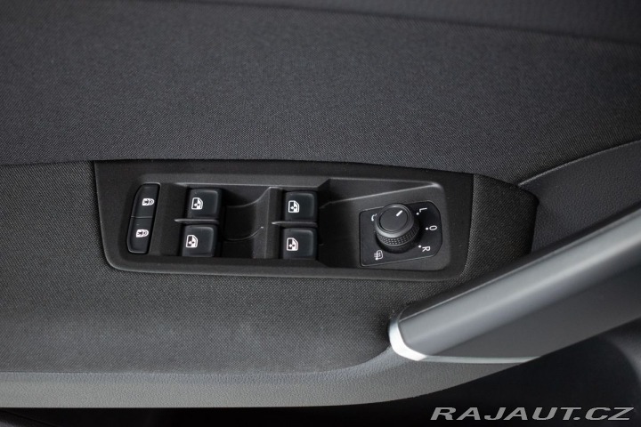 Volkswagen Touran 2.0TDI TAŽNÉ*WEBASTO*DPH* 2023