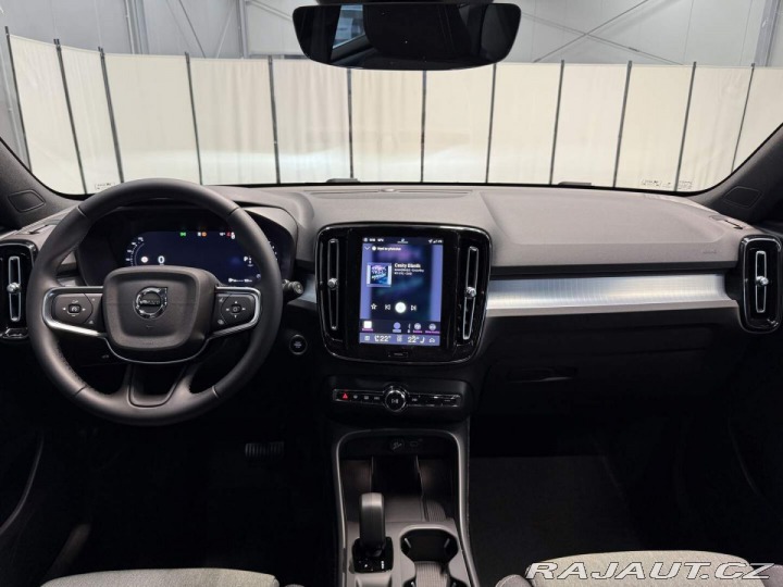 Volvo XC40 B3 2.0L 163 HP AT7 FWD CO 2026