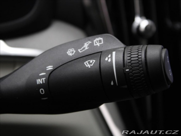 Volvo V60 2,0 B4 PLUS Dark 8880km! 2026