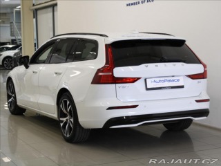 Volvo V60 2,0 B4 PLUS Dark 8880km! 2026