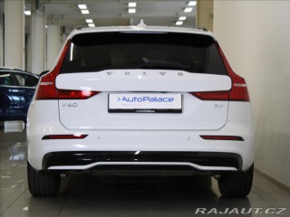 Volvo V60 2,0 B4 PLUS Dark 8880km! 2026