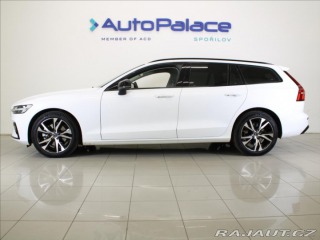 Volvo V60 2,0 B4 PLUS Dark 8880km! 2026