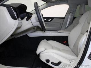 Volvo V60 2,0 B4 PLUS Dark 8880km! 2026
