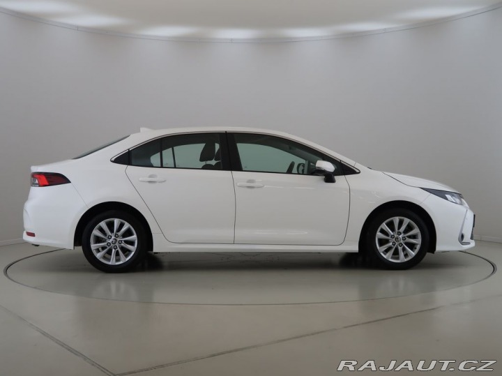 Toyota Corolla 1.5VVT-i,92kW,Manuál,CZ,1 2024