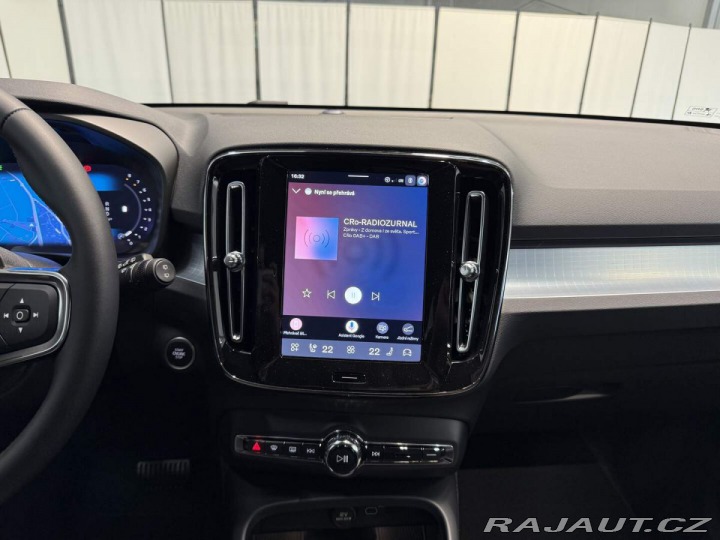 Volvo XC40 B3 2.0L 163 HP AT7 FWD CO 2026