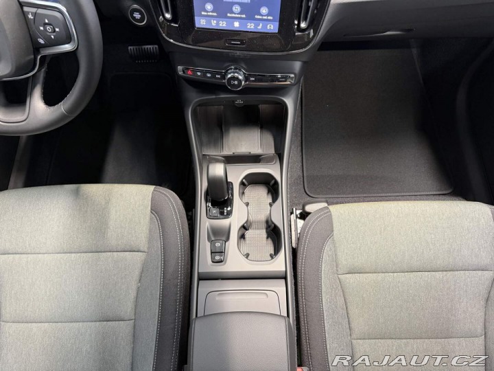 Volvo XC40 B3 2.0L 163 HP AT7 FWD CO 2026