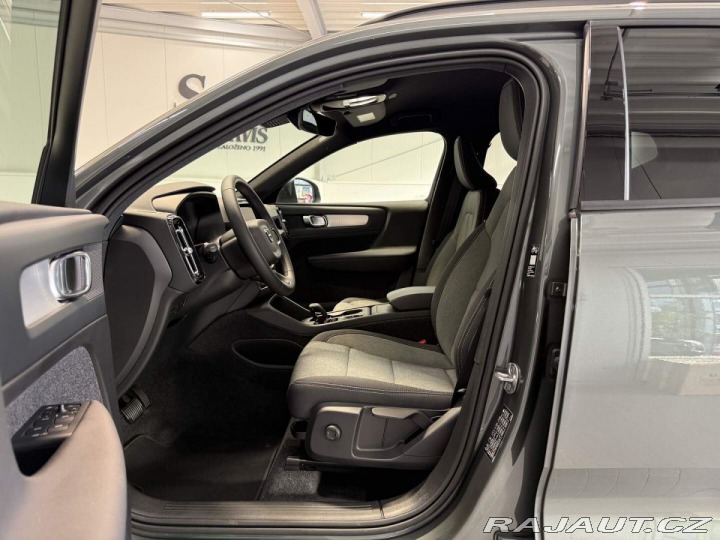 Volvo XC40 B3 2.0L 163 HP AT7 FWD CO 2026