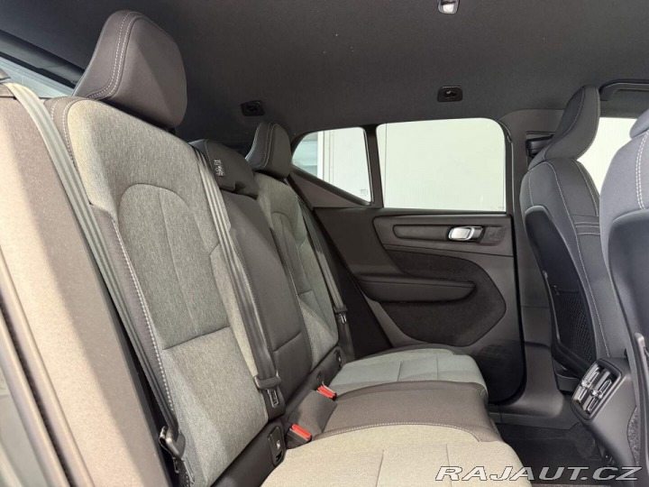 Volvo XC40 B3 2.0L 163 HP AT7 FWD CO 2026