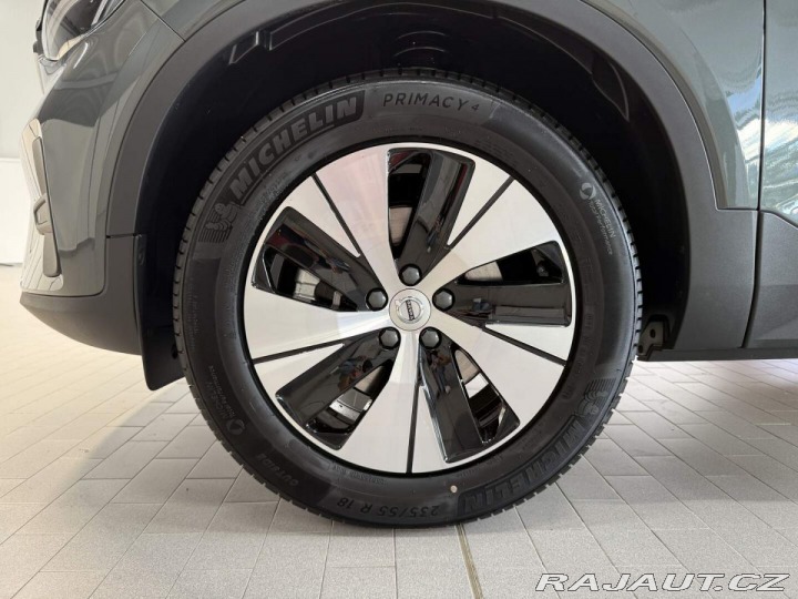Volvo XC40 B3 2.0L 163 HP AT7 FWD CO 2026