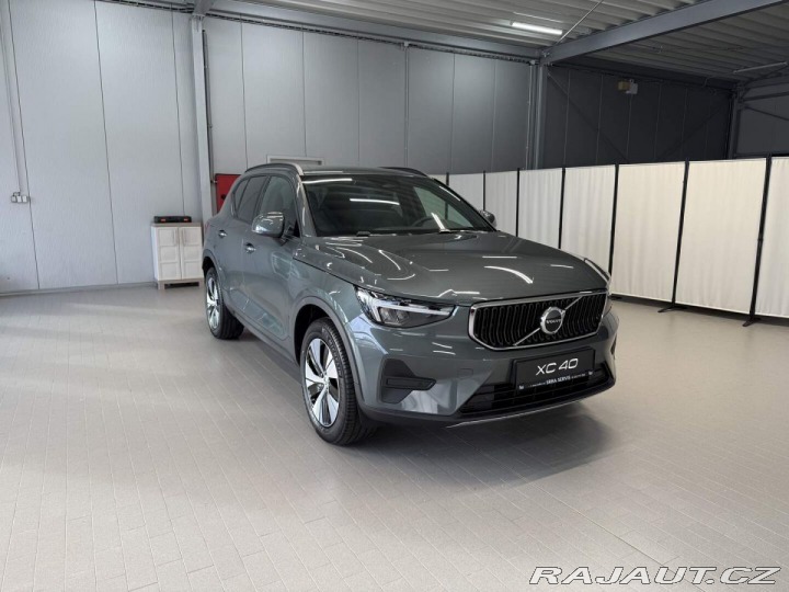 Volvo XC40 B3 2.0L 163 HP AT7 FWD CO 2026
