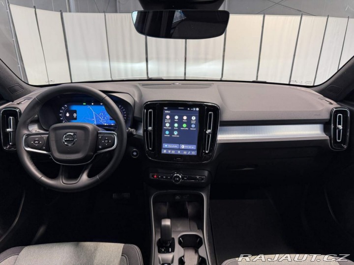 Volvo XC40 B3 2.0L 163 HP AT7 FWD CO 2026