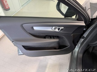 Volvo XC40 B3 2.0L 163 HP AT7 FWD CO 2026