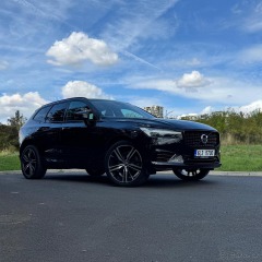 Volvo XC60 T6 Rdesign Black, tažné