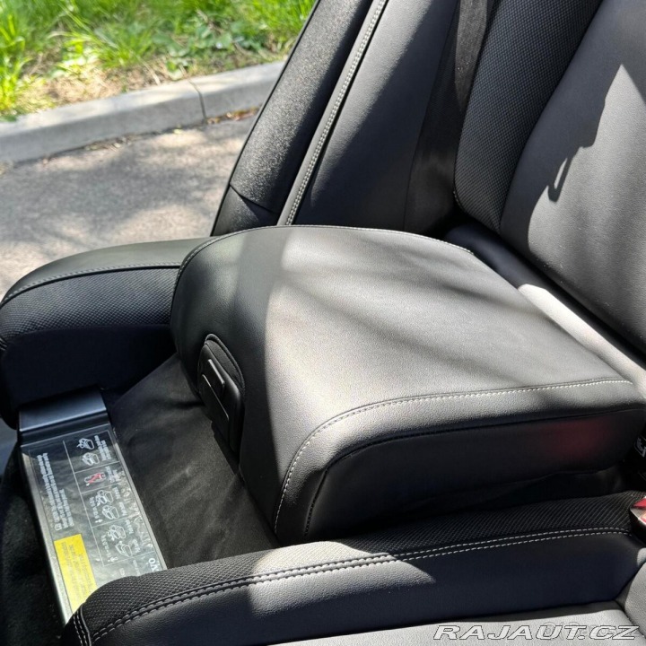 Volvo XC60 T6 Rdesign Black, tažné 2021