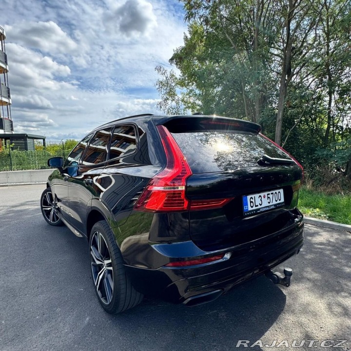 Volvo XC60 T6 Rdesign Black, tažné 2021