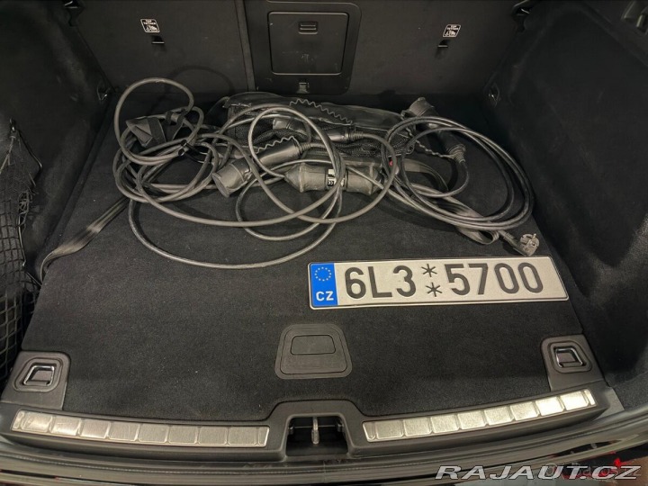 Volvo XC60 T6 Rdesign Black, tažné 2021