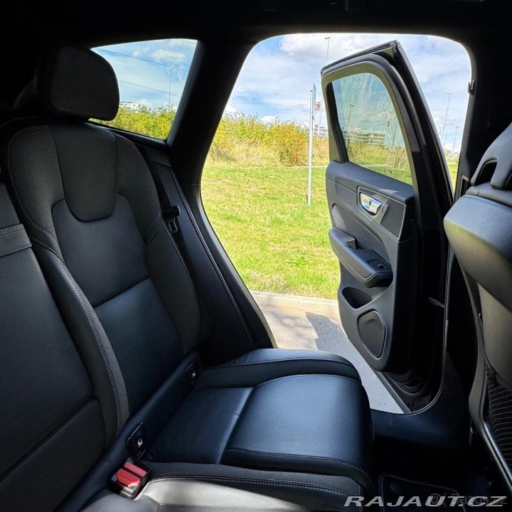 Volvo XC60 T6 Rdesign Black, tažné 2021