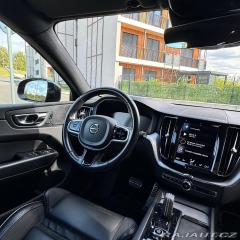 Volvo XC60 T6 Rdesign Black, tažné 2021