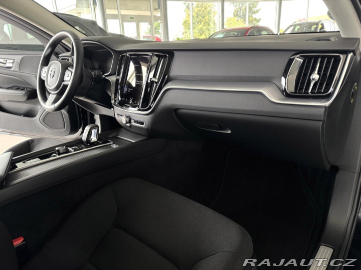 Volvo V60 B3 AUT*120kW*KeyLess*LED* 2022