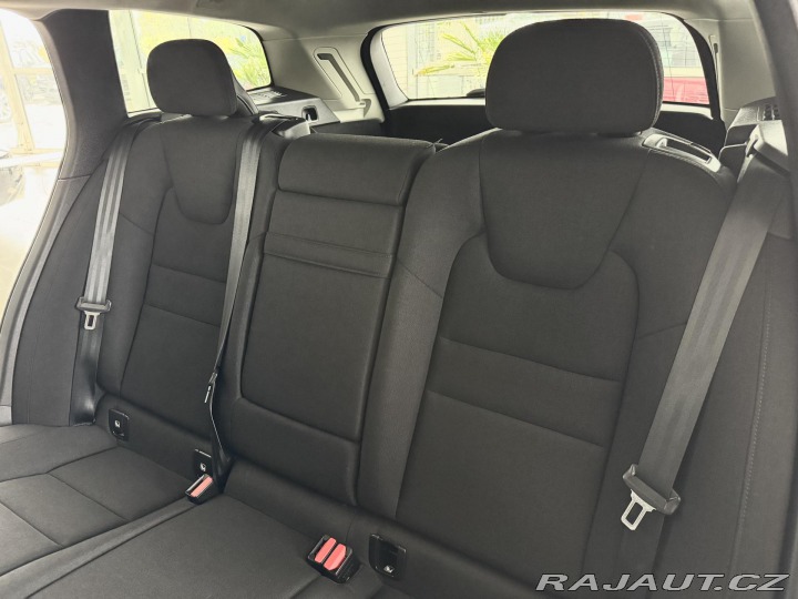 Volvo V60 B3 AUT*120kW*KeyLess*LED* 2022