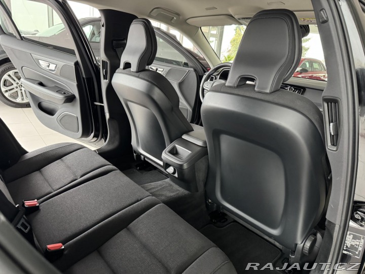 Volvo V60 B3 AUT*120kW*KeyLess*LED* 2022