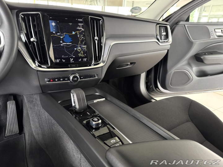 Volvo V60 B3 AUT*120kW*KeyLess*LED* 2022