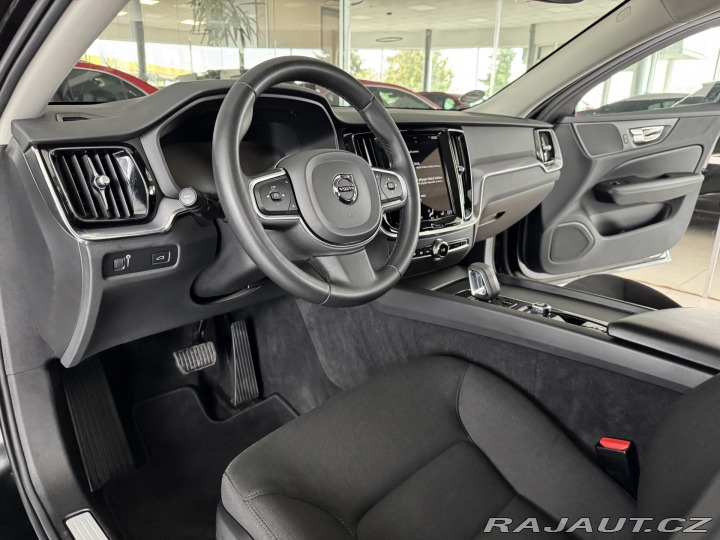 Volvo V60 B3 AUT*120kW*KeyLess*LED* 2022