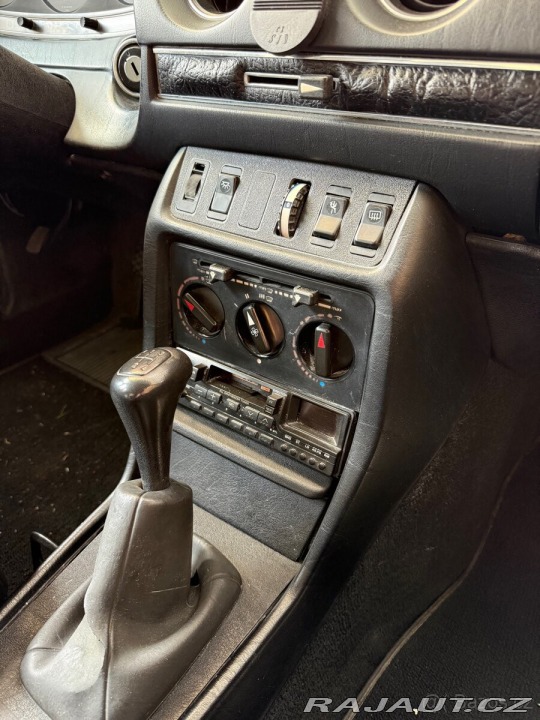 Mercedes-Benz 123 W 123 300D 1800