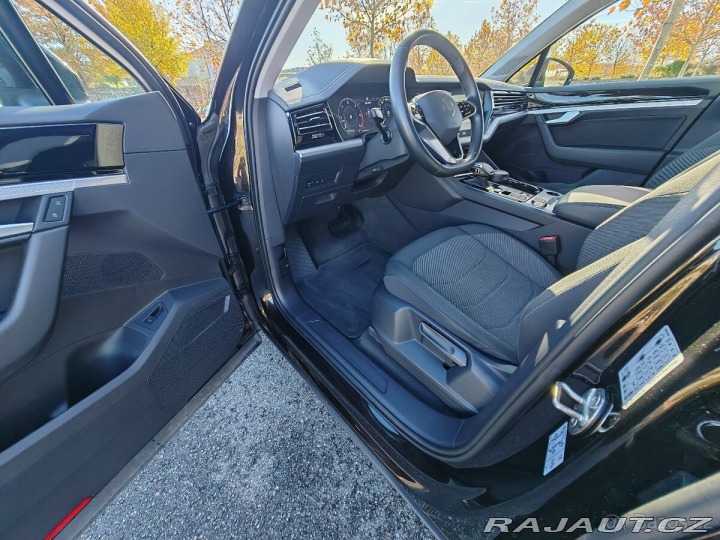 Volkswagen Touareg 3,0   TDi /ČR /rok 2022 / 1800