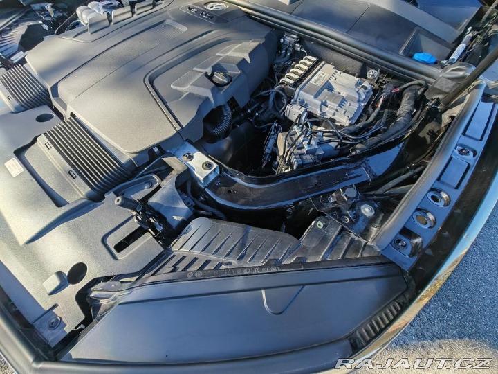 Volkswagen Touareg 3,0   TDi /ČR /rok 2022 / 1800