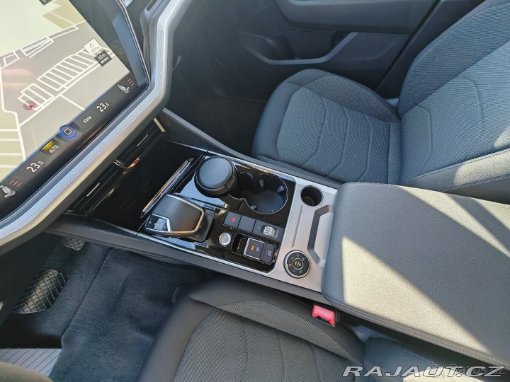 Volkswagen Touareg 3,0   TDi /ČR /rok 2022 / 1800