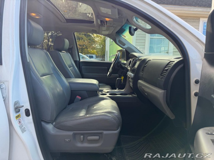 Toyota Ostatní modely SEQUOIA SR5 5.7V8 4WD 2014