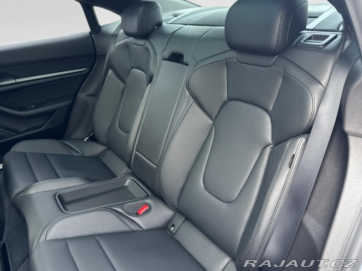 Porsche Taycan 4 2025